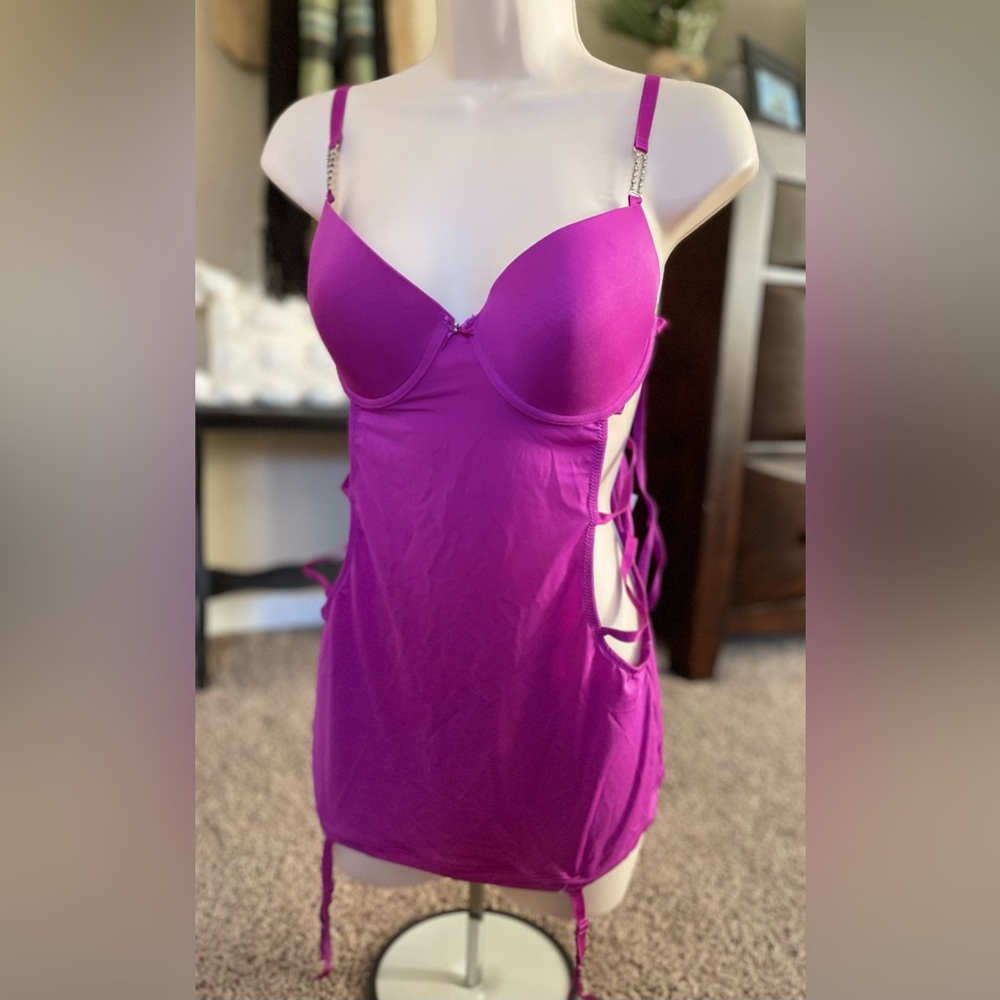 Fredricks of Hollywood side cut out with garter straps lingerie and panty-NWT